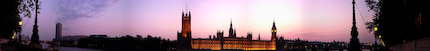 Themseufer mit Westminster Palace im Sonnenuntergang